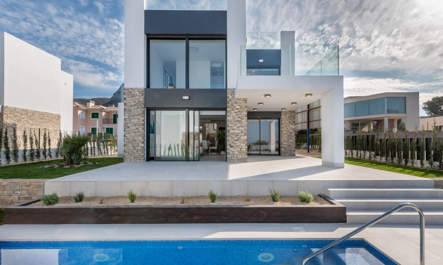 Detached luxury villas in Colonia Sant Pere beach Detached luxury villas in Colonia Sant Pere beach