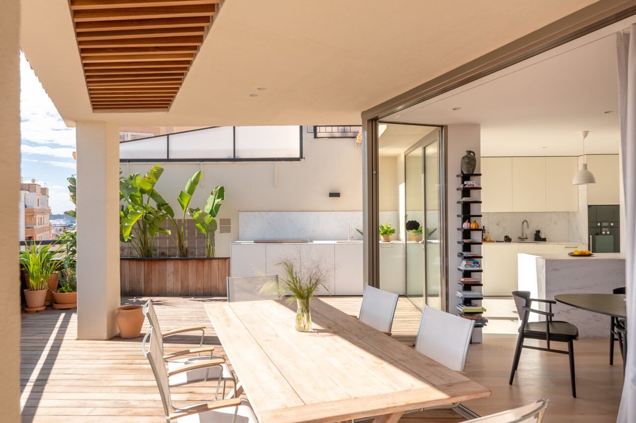 Stunning Penthouse with large terrace, garage and elevator