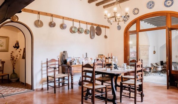 traditional-19th-century-manor-residence-for-sale-fornalutx.10_l