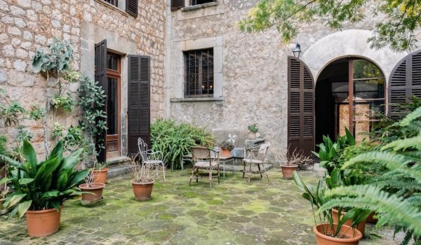 traditional-19th-century-manor-residence-for-sale-fornalutx.11_l