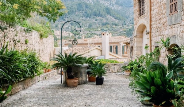 traditional-19th-century-manor-residence-for-sale-fornalutx.13_l