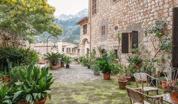 traditional-19th-century-manor-residence-for-sale-fornalutx.22_l