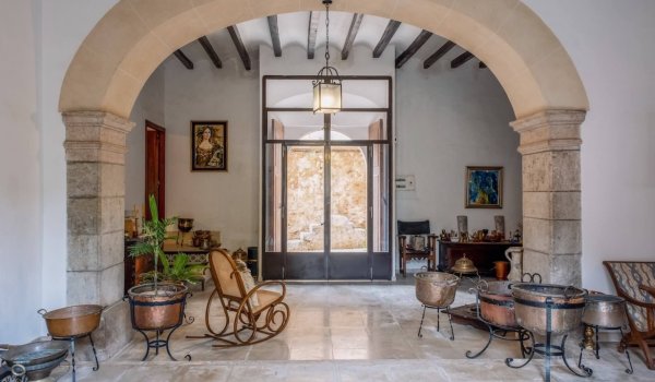 traditional-19th-century-manor-residence-for-sale-fornalutx.2_l