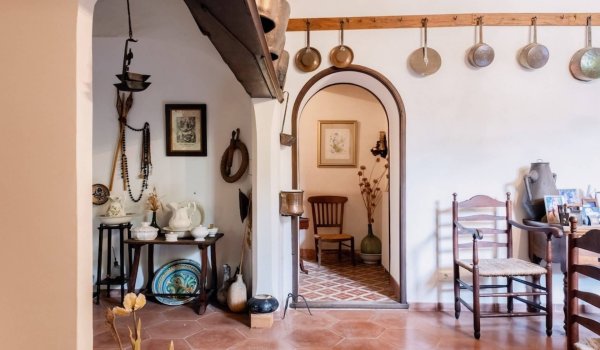 traditional-19th-century-manor-residence-for-sale-fornalutx.9_l